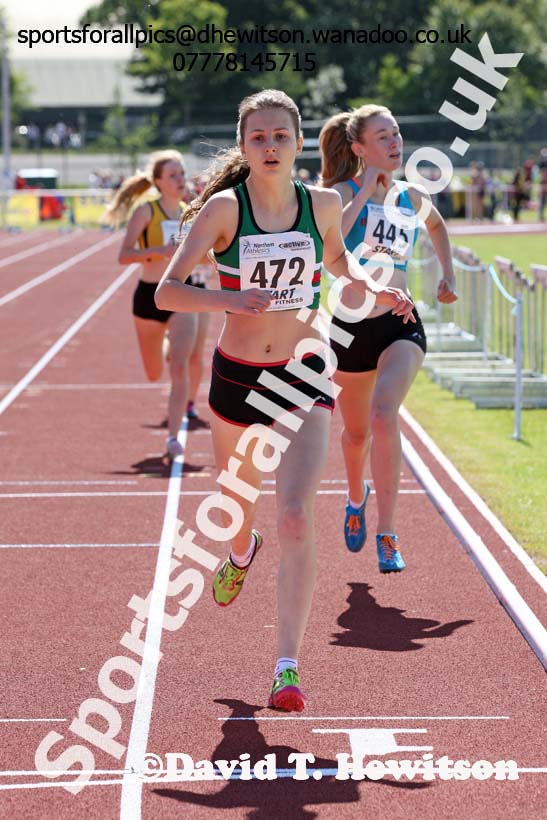 Under-17 womens 800 metres. Photo: David T. Hewitson/Sports for All Pics